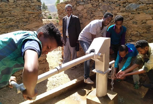 aiutare pozzi acqua etiopia